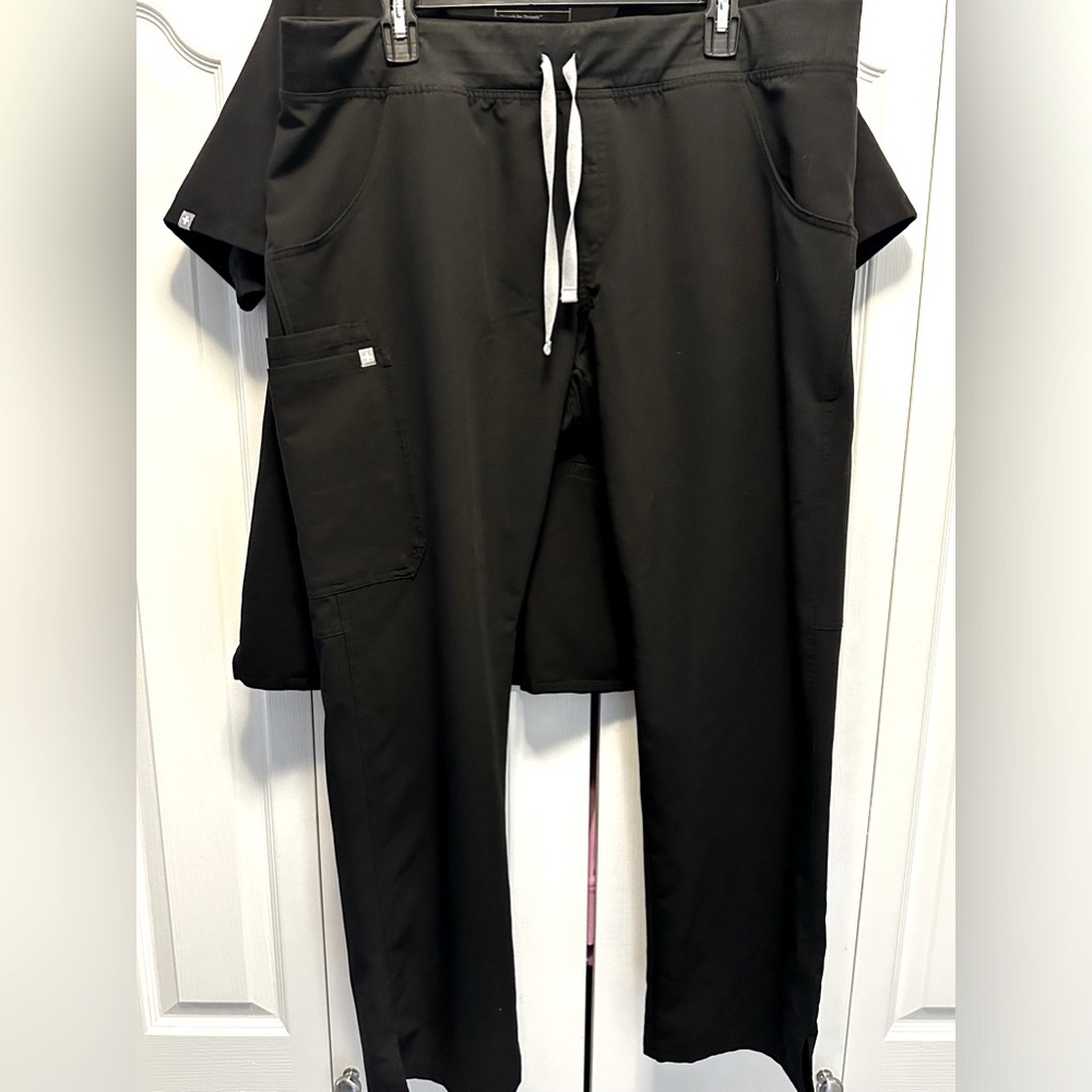 Figs Women’s Kade Cargo Scrub Pants M (NWT) - L  (NWOT)